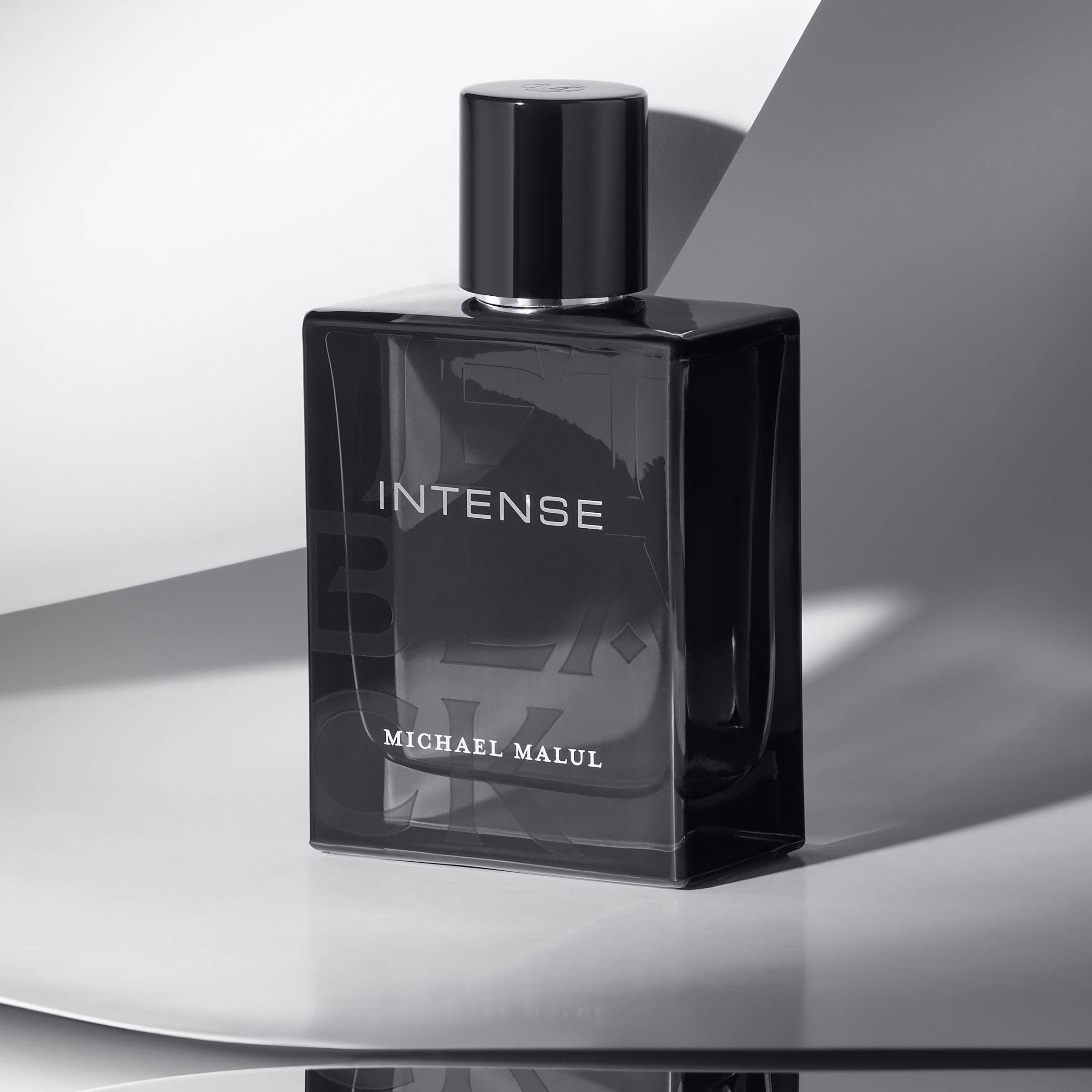 Jet Black Intense: Bold Mint Apple